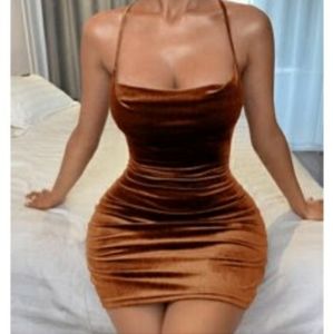 ❤3/$30 Crisscross back velvet body com dress